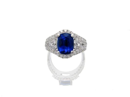 Exquisite oval, Ceylon blue sapphire and diamond ring in 18K white gold.