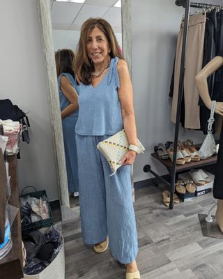 SUPER CUTE JUMPSUIT, LOOKS LIKE 2 PIECES BUT ITS ONE AND ITS FABULOUS !!! COMFY AND CHIC , JUST LIKE WE LIKE THINGS AT AMYS