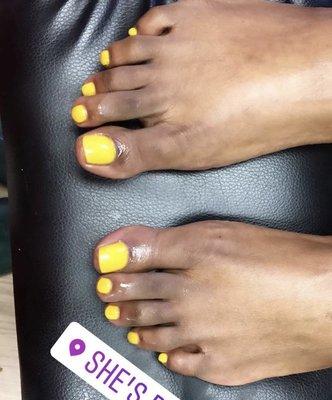 Service: Gel Polish Soak Off + Gel Pedicure on 
Natural Nails