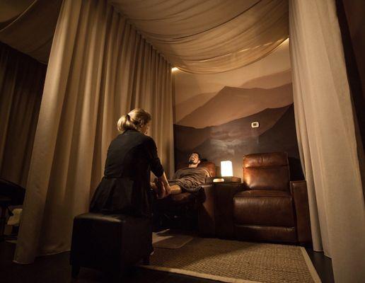 Den Massage in the Zen Mountain den