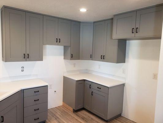 Another beautiful kitchen!!! Matte gray shaker doors, with Legrabox, pull out drawers.