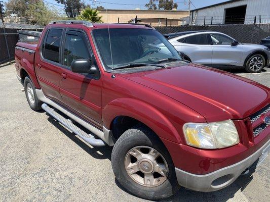 New paint job on this Ford explorer sport Trac