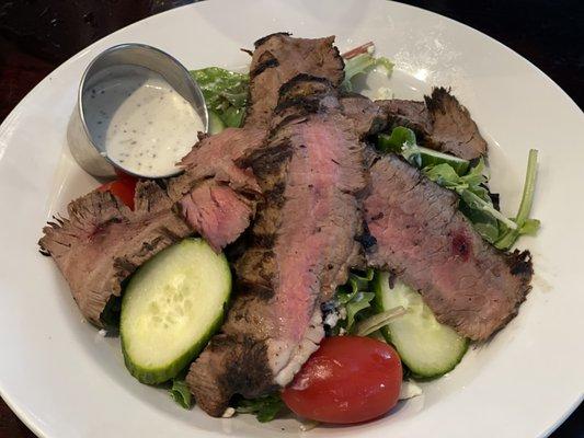 Steak salad with peppercorn dressing