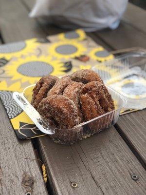 Apple cider doughnuts