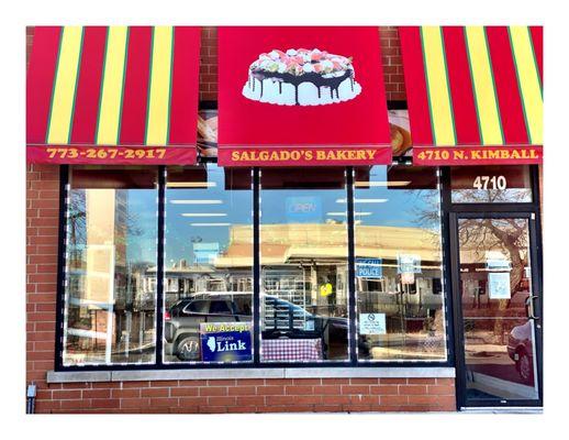 Mexican /Guatemalan Bakery. In Small Plaza w/Parking block from Kimball Brown CTA Station.(Lawrence/Kimball) Nice Service !Fresh Pastries!