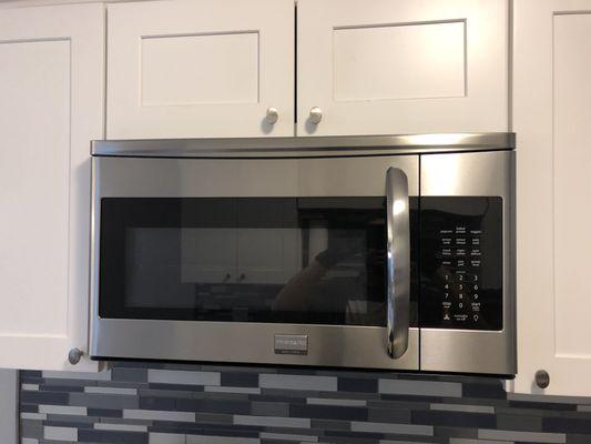 We make sure that your microwave will be cleaned inside and outside!