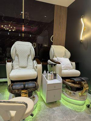 The most comfortable kind of pedicure seating