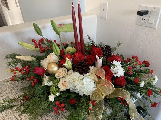 Holiday floral arrangment