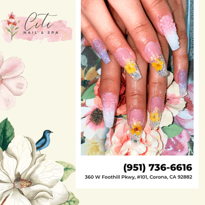 Bring a touch of spring to your nails with beautiful flower designs! From delicate petals to bold blooms, floral nail art is perfect for a