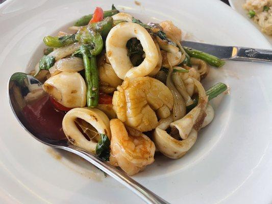 Basil seafood platter ($24.95) : Sautéed scallops, calamari and shrimp with basil sauce