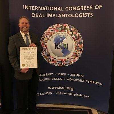 Dr. Noorda receiving his Fellowship from the ICOI.