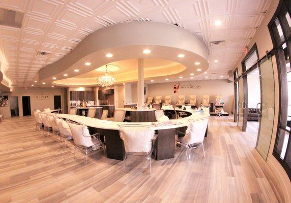 Come visit Omaha's newest nail and lash Lounge. Located on 144th and Center! Receive 10% off any service and a glass of vino on us.