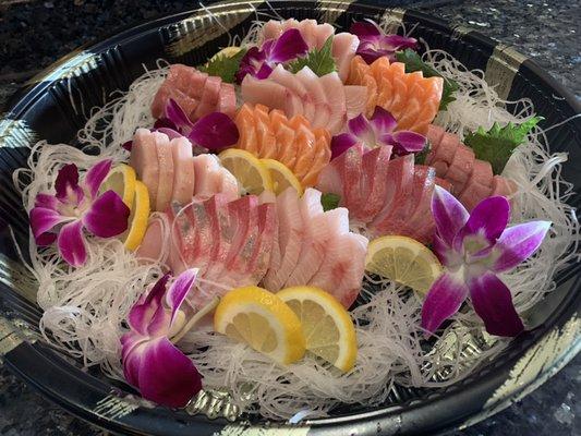 SEASONAL SASHIMI PLATTER