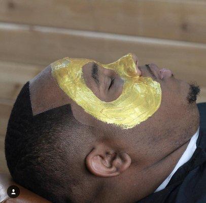 Gold mask to remove black heads