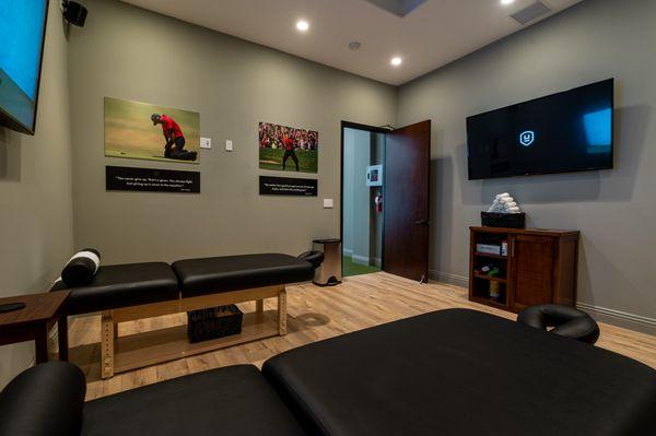 Recovery room for golf specific physical therapy and recovery