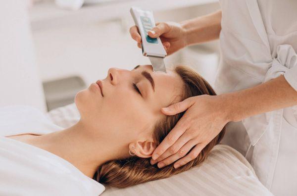 A relaxing Hydrafacial session at Georgetown Rejuvenation, offering deep cleansing and hydration, a modern alternative to lufa sponges