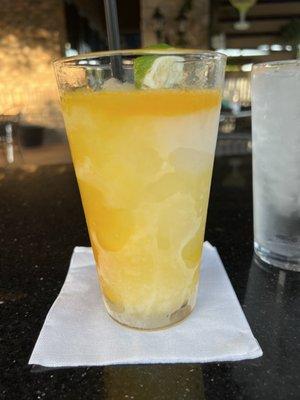 Frozen mango margarita