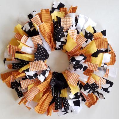 Learn to make this Halloween wreath at The Devilish Egg