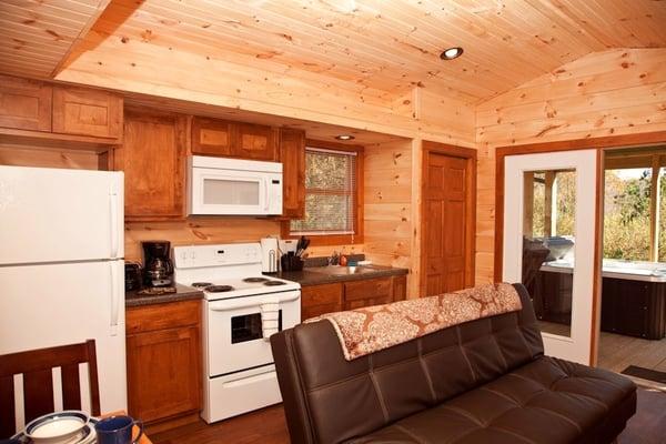 Southern Illinois Cabins with full kitchens and hot tubs in the Shawnee National Forest.