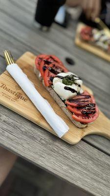 Tomato burrata toast