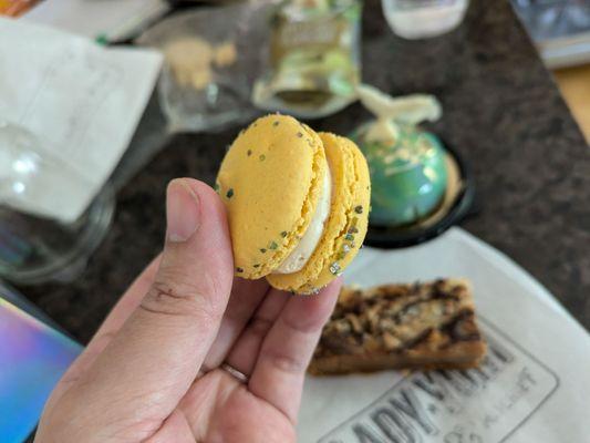 Butterbeer macaron