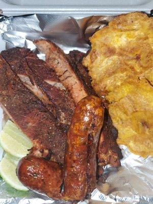 Rib platter with tostones