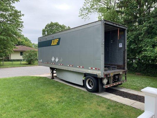 28 foot trailer fits in driveway