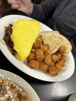 Bacon cheese omelet with tots and rye toast