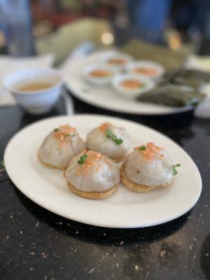 banh ram it (mochi on crisp mochi)