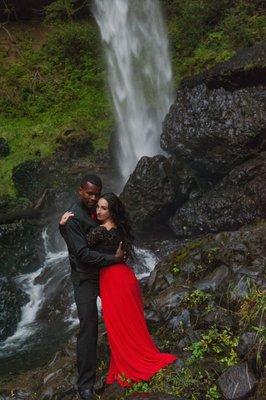 Engagement session at Silver Creek Falls