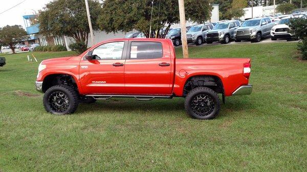 Beautiful lifted Tundra