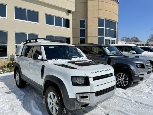 Land Rovers love snow!