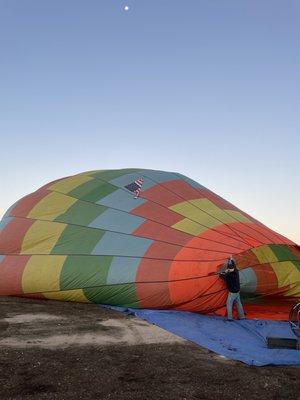 Balloon inflating was a cool pre-float experience to see!