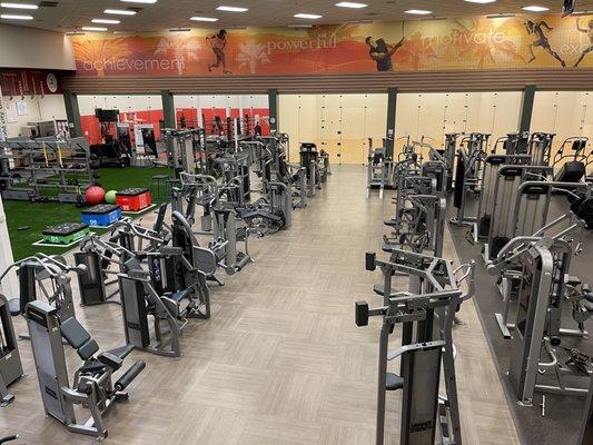 Nice gym layout with a ton of equipment!