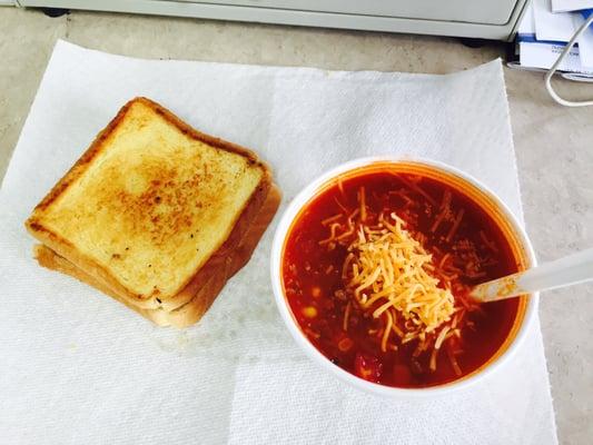 Homemade Chilli Soup with a Hot Peanut Butter Sandwich #underdogswilliamsport