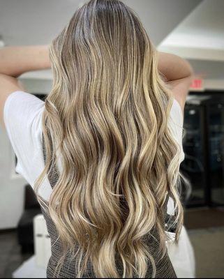 Best Creme Brûlée Balayage hair salon in Natick done by Emily at Jesamondo Salon & Spa. Serving Natick, Sherborn, Dover, Wellesley, Needham