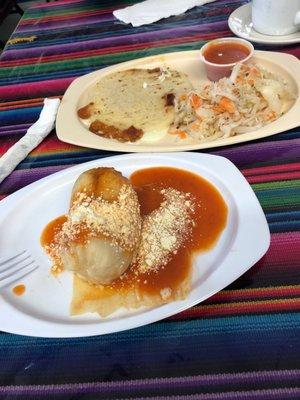 Pupusa de queso and chuchito