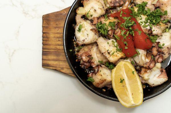 Polvo Grelhado Appetizer - Sizzling Sauteed Octopus in Garlic Sauce