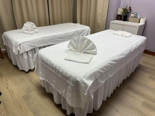 Couple massage bed