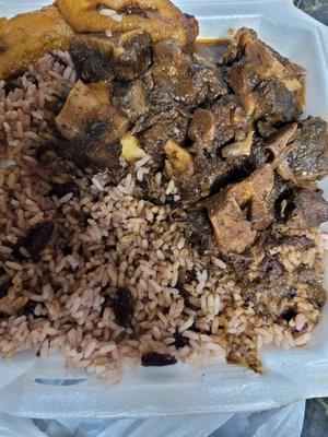 Oxtail with rice and peas