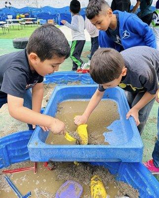 Children will work together to explore their creativity.