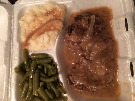 Liver and onions with mashed potatoes and green beans