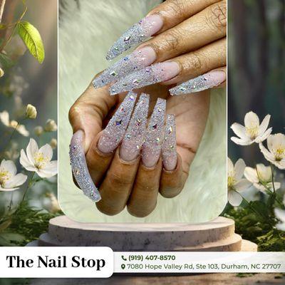 Dazzle with every gesture, showcasing stunning shine nails that capture light and elegance.