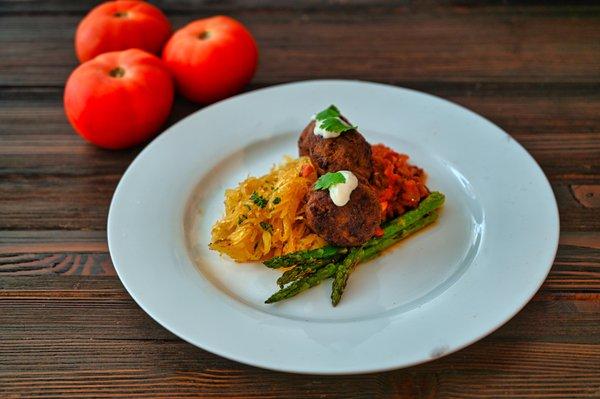 Light Lunch/Dinner buffet: Turkey meatballs with asparagus, squash and marinara sauce. Honey garlic yogurt drizzle.