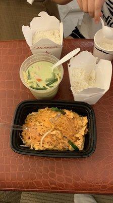 Pad thai and green curry