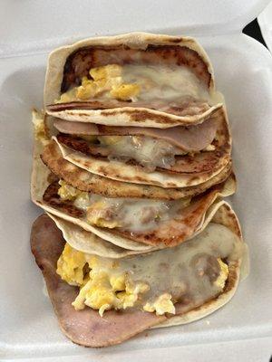 Tacos (huevos, jamón, frijoles y queso)