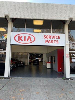 Oakland Kia Mitsubishi Service