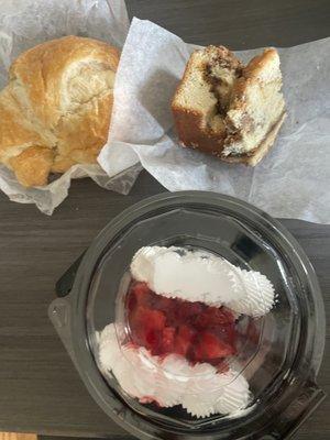 Strawberry dulce de leche cake, kolache, cinnamon cake