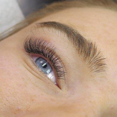 Light Volume Full Set of Eyelash Extensions