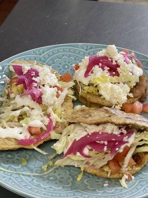 Gorditas,Sope y quesadilla de chicharrón echas a mano 100 % de maiz